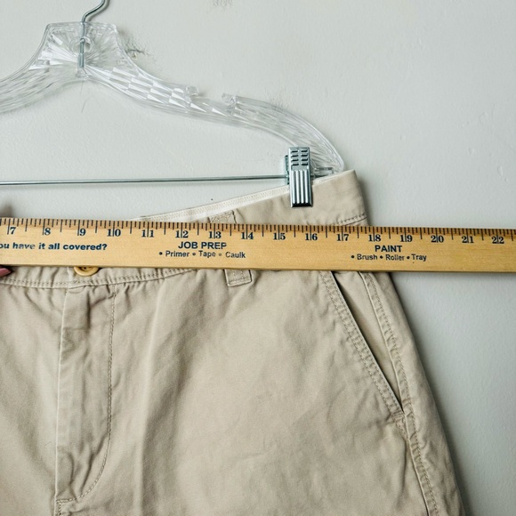 L.L. bean signiture standard fit cream colored khakis shorts men’s 35 - Picture 3 of 9